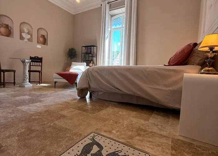 Domus Romana - Centre De Arenes Ним